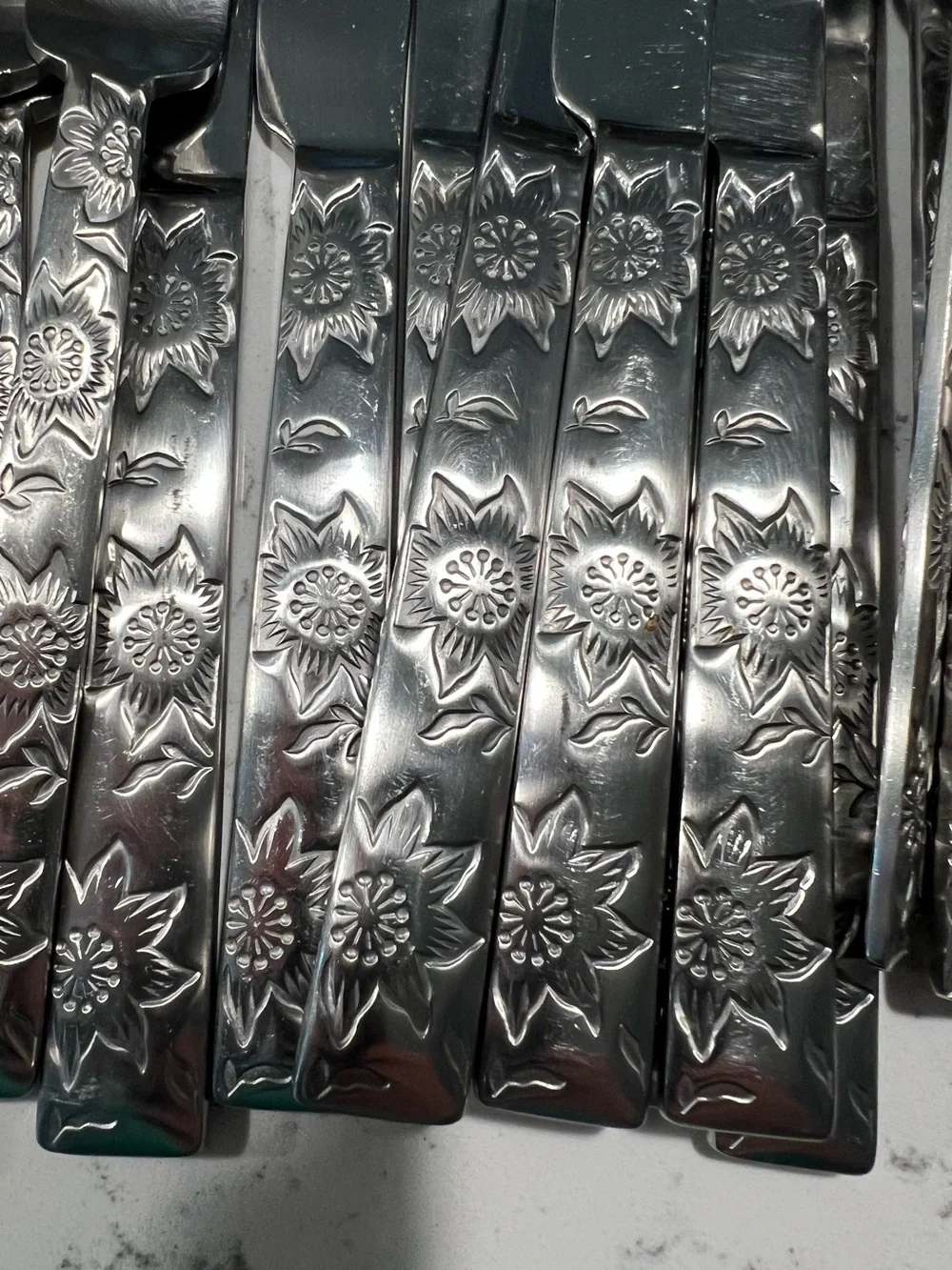 Pfaltzgraff Nautica Island Flower Stainless Steel Flatwear Set. Serves 8 =40 Pcs